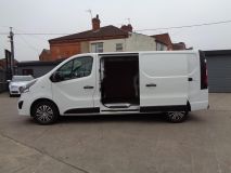 Vauxhall Vivaro 1.6 CDTi 2900 Sportive L2 H1 Euro 6 5dr - 2133 - 9